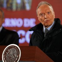 La FGR entrega 2 mmdp que se usarían para la rifa del avión presidencial