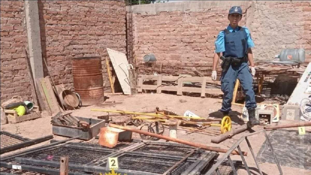 La policía secuestró los elementos robados a la empresa YPF en Rincón de los Sauces. Fuente: (Policía de Neuquén)