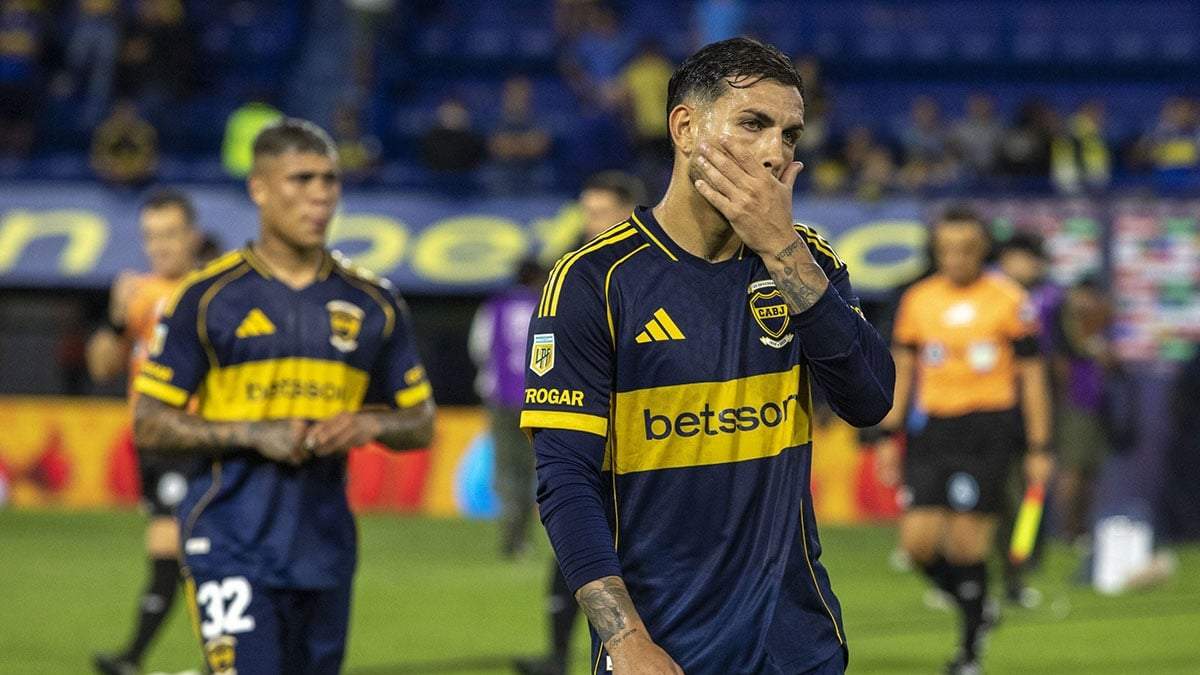 Leandro Paredes, molesto por el cambio del Changuito.