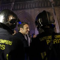 Macron promete reconstruir Notre Dame en cinco años; recaudan 700 mde