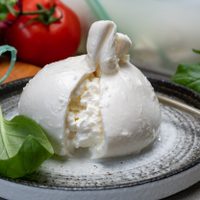 Burrata con peras caramelizadas: la elegante receta que necesitabas para lucirte esta Navidad con pocos ingredientes