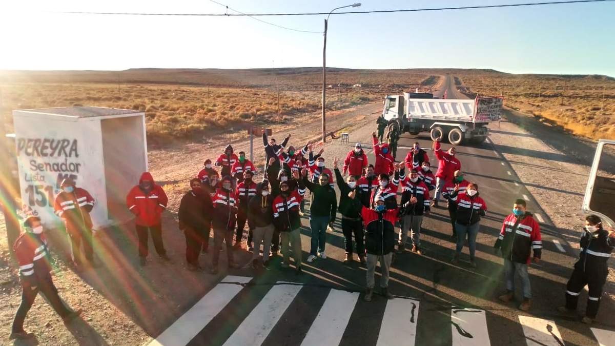 Mineros de Andacollo cortan la ruta Nacional 22. Fuente: (Twitter)