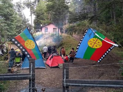 Emanuel Ginóbili busca llevar a juicio a mapuches por tierras en el cerro Belvedere