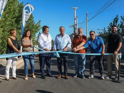 Inauguraron 20 nuevas cuadras de asfalto en el barrio Terrazas del Neuquén