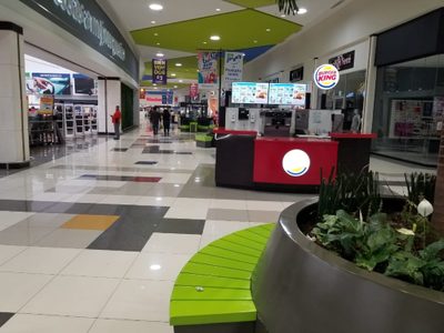 Cierran centros comerciales y playas en BC; restringen deambular en las calles sin motivo