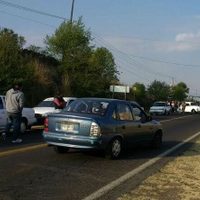 Bloqueo de carretera en Michoacán provoca enfrentamiento; hay dos heridos