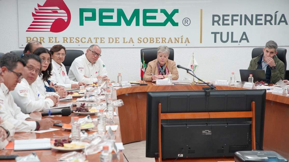 Alicia Barcena durante su visita a la Refinería Tula, en Hidalgo