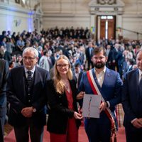 Boric recibe proyecto de nueva Constitución para Chile