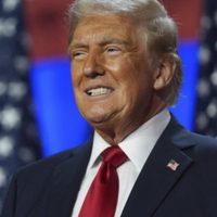 Trump anuncia sus jefes para el Pentágono y la CIA; Musk y Ramaswamy liderarán el 'Departamento de E
