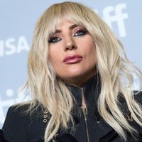 ¡Qué momento! Captan a Lady Gaga en apasionado beso de Año Nuevo. ¿Quién era ese hombre?