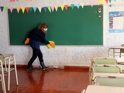 Solo 3 provincias vuelven a las aulas: los docentes ya preparan las clases presenciales