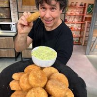 Aros de cebolla rellenos: la receta de Ariel Rodríguez Palacios con pocos ingredientes para una picada perfecta