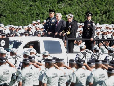 AMLO pide a la Guardia Nacional actuar con honestidad; les promete salarios justos