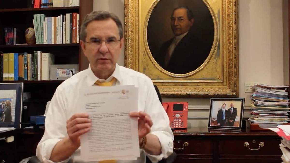 El embajador leyó su carta en un video