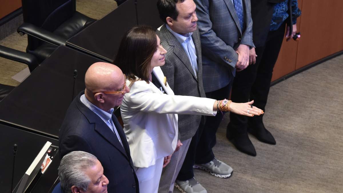 Laura Ballesteros rindió protesta como senadora de MC