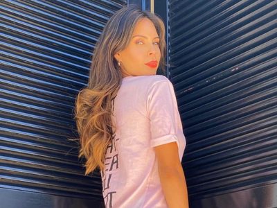 "2021 ven a mí": desde la pileta, Barby Franco dejó atónitos a todos con esta imagen