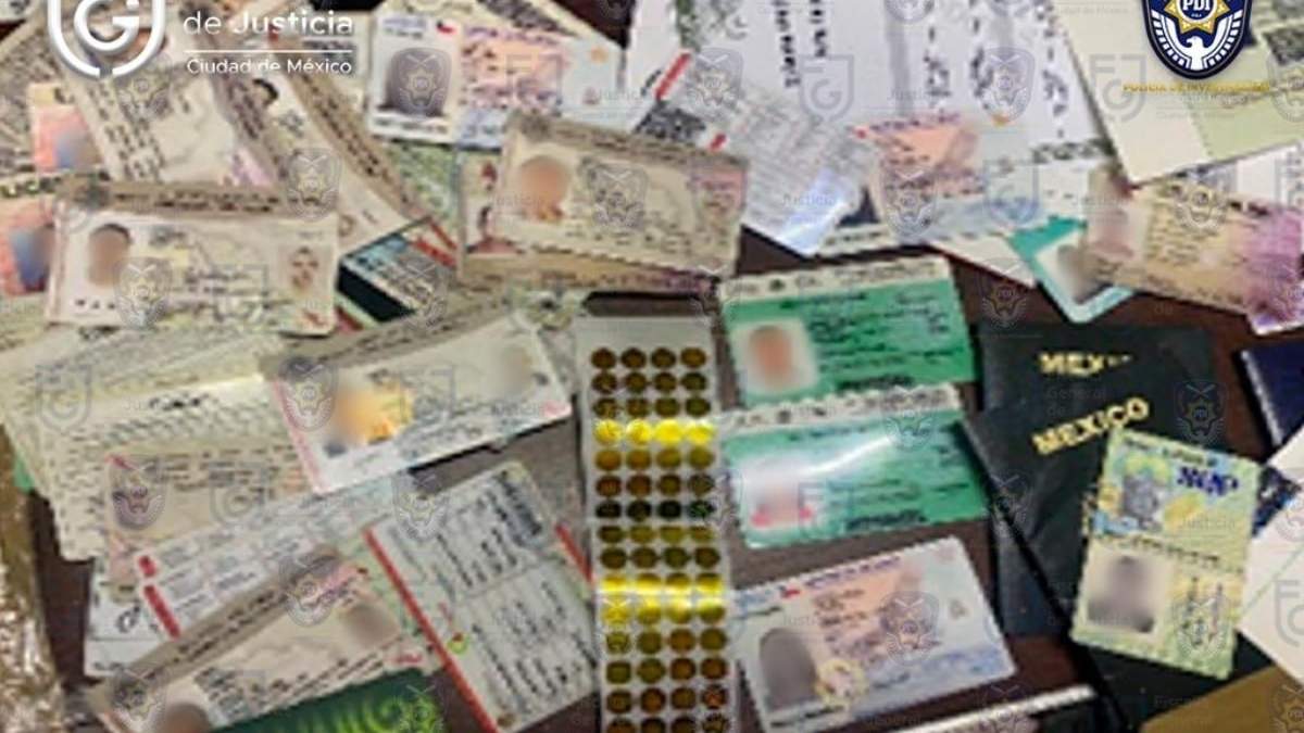 Documentos falsos hallados en el domicilio cateado