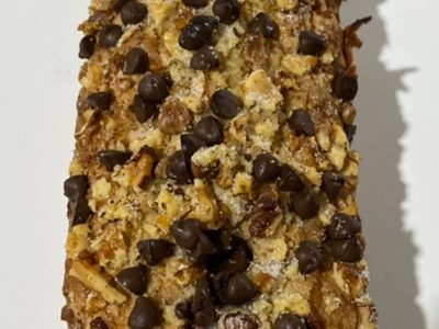 Budín de manzana, nueces y chips de chocolate: tentate con este postre tan suave como manteca y delicioso