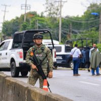 Balean y asesinan a dos militares en Tabasco