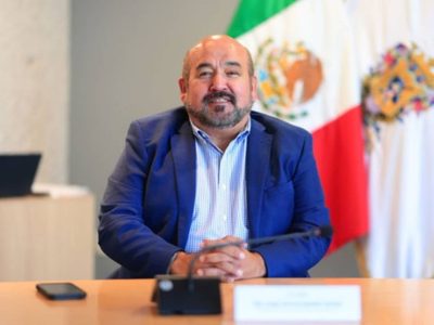 Con evasión e ironía, panista responde a reporteras por daños en Congreso de Guanajuato