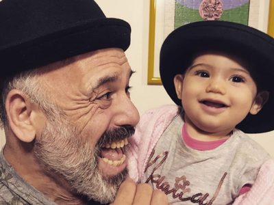 "No nos podemos quejar": el Bicho Gómez se sinceró sobre su paternidad a los 57 años