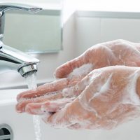 ¡Atención! ¿Cuánto tiempo vive el coronavirus sobre los distintos tipos de superficies?