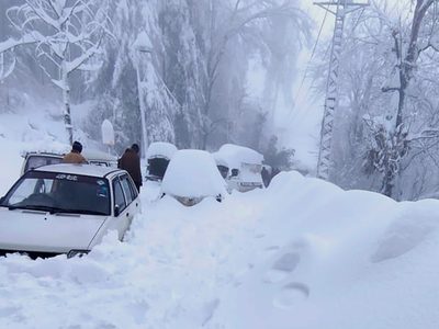 Más de 20 muertos y miles de afectados por una fuerte nevada en Pakistán