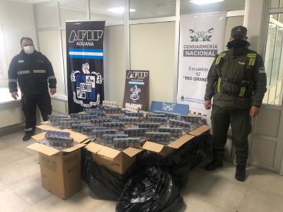 La Aduana incautó más de mil paquetes de cigarrillos en un camión que exportaba cal a Chile