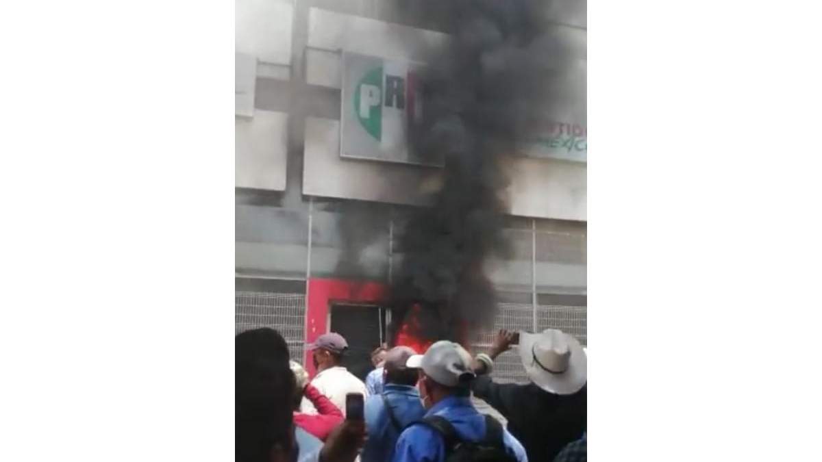 protesta de militantes y simpatizantes priistas del municipio indígena de Chanal