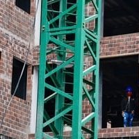 Política fiscal y retórica nacionalista son "vientos en contra" para la inversión: analista