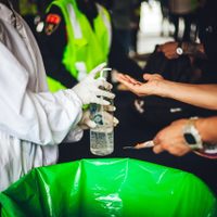 UNAM advierte sobre el gel antibacterial que se vende en el comercio informal