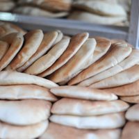 Pan árabe integral y crujiente: con pocos ingredientes y listo en minutos para hacer tostados