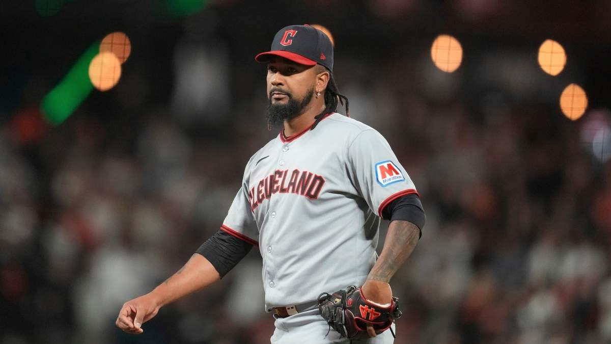 El pitcher Emmanuel Clase de los Guardianes de Cleveland durante un juego contra los Gigantes de San Francisco, el 17 de junio de 2025, en San Francisco