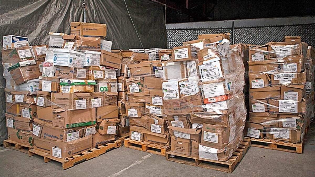 Cajas con firmas para la consulta de revocación de mandato