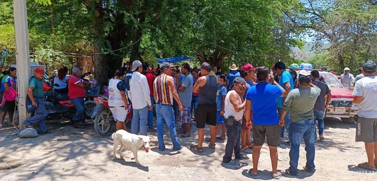 Pobladores y familiares permanecen a la espera de algún resultado en la búsqueda de tres hombres que salieron a pescar el domingo y no han regresado