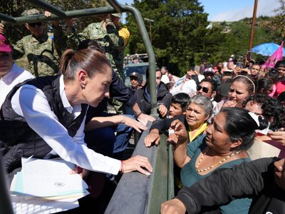 “Hay presupuesto suficiente para apoyar a todas": Sheinbaum en la sierra de Querétaro