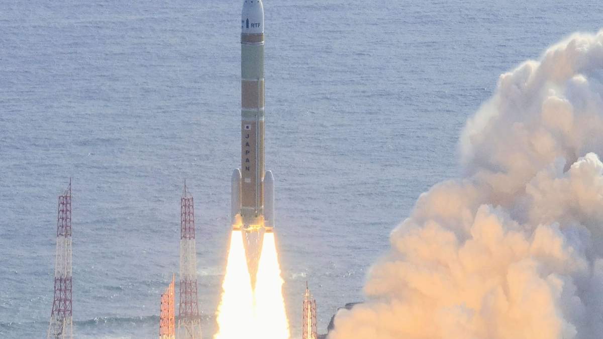 Un cohete H3 despega del Centro Espacial Tanegashima en Kagoshima, en el sur de Japón