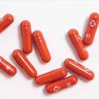 Reino Unido, primer país que aprueba el antiviral molnupiravir contra la covid-19