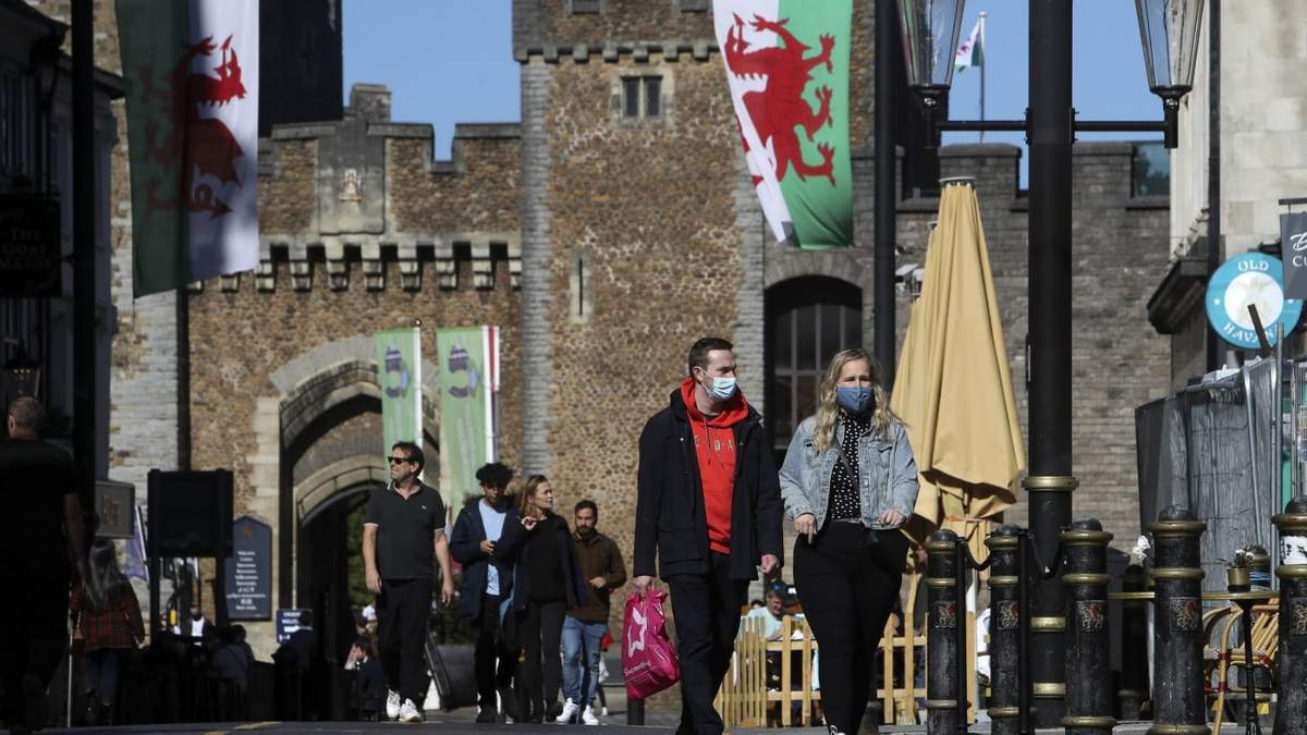 Cardiff, la capital de Gales, registró la semana pasada una incidencia acumulada de 270 casos de coronavirus cada 100.000 habitantes. Fuente: (Twitter)
