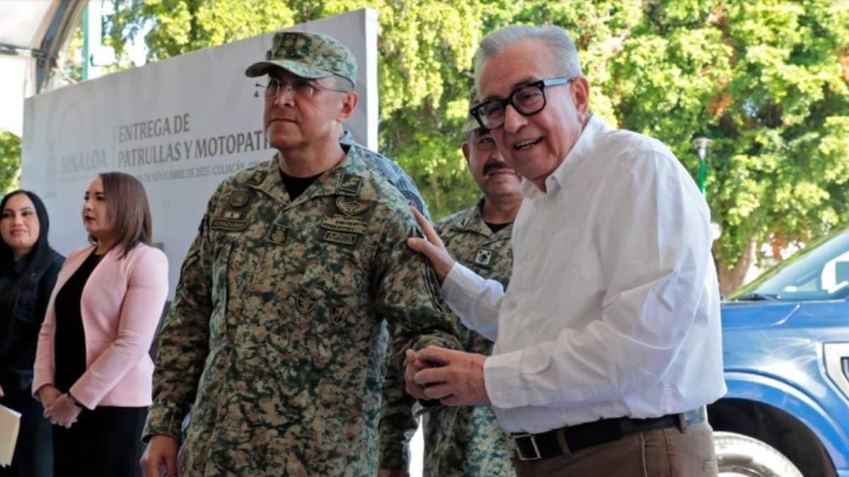 Óscar Rentería Schazarino con Rubén Rocha Moya