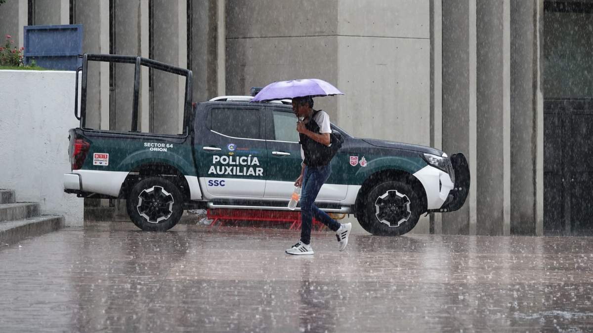 Probabilidad de chubascos con lluvias puntuales fuertes en la Ciudad de México este jueves