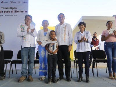 En enlace a la mañanera,  presidenta Sheinbaum y Américo entregan viviendas a familias de pescadores
