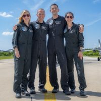 Space X ultima la primera caminata espacial privada