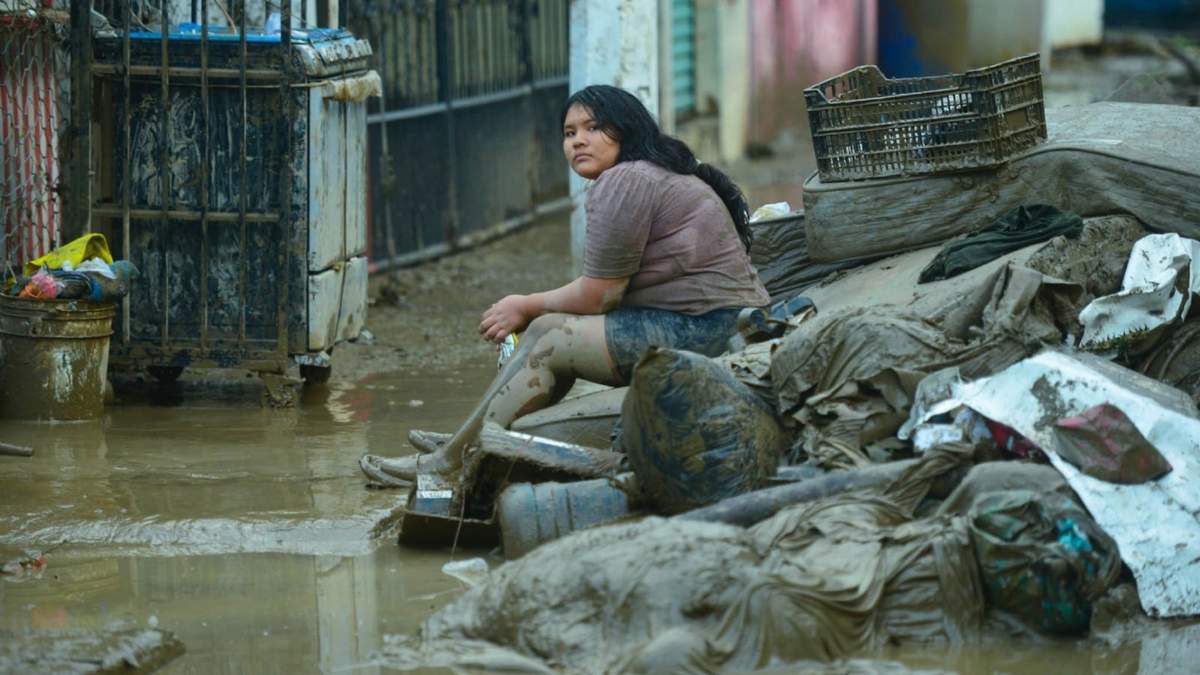 En el municipio de Álamo Temapache, Veracruz, cientos de familias continúan viviendo entre el lodo y los escombros tras las fuertes lluvias que provocaron severas inundaciones