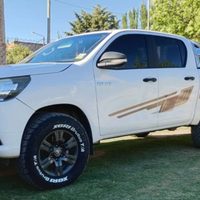 Robo en Centenario: desvalijaron dos departamentos y se llevaron una Toyota Hilux