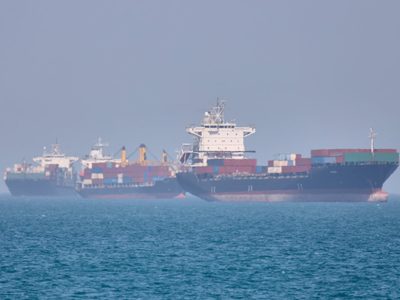 Kuwait enfrenta ataque con misiles mientras se tambalea la tregua en la guerra contra Irán