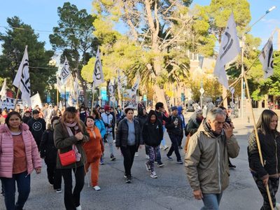 Las organizaciones sociales se manifestaron en Neuquén: “No ha llegado ningún tipo de mercadería”