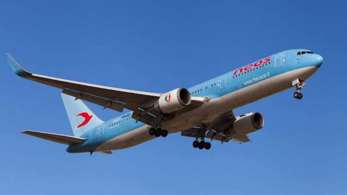 Avión de Neos