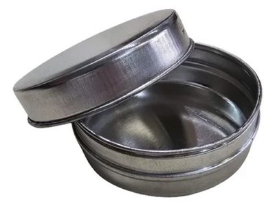 Con latas grandes y un frasco vacío, hacé esta práctica y coqueta huevera para tener siempre en tu cocina