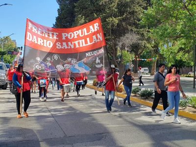 Piqueteros protestaron en calle Roca: exigen garantías sobre puestos de trabajo y bono de fin de año